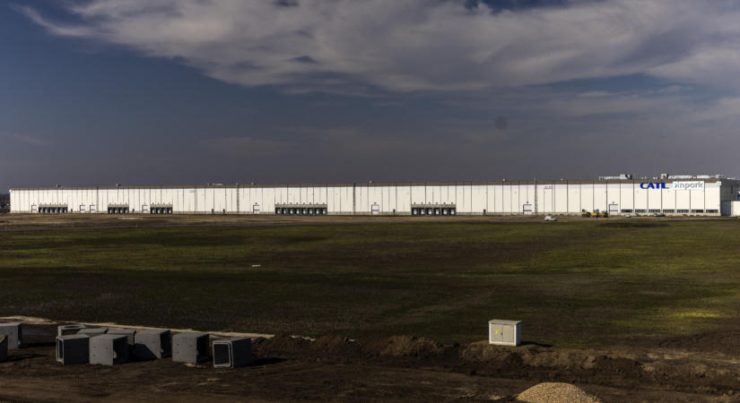 Energiafogyasztása átmeneti csökkentésére készül a debreceni akkugyár