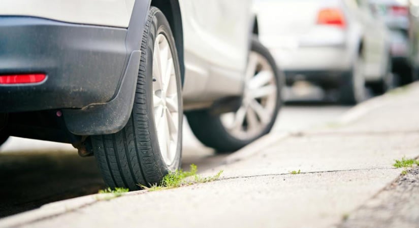 Veled is megtörténhet: a saját telkén parkolt, mégis érkezett a bírság