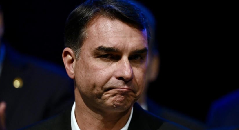Nem tudják hol van Flávio Bolsonaro, de már vizsgálják, hogy kapott-e illegális kampánypénzt az Egyesült Államokból