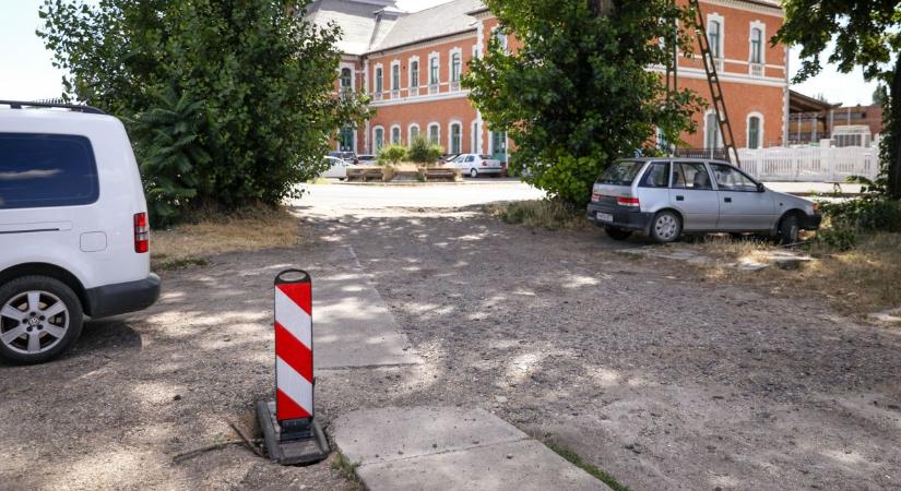 Emberevő kátyú tátong Miskolcon - barlangászok figyelmébe ajánlják a helyszínt - képekkel, videóval