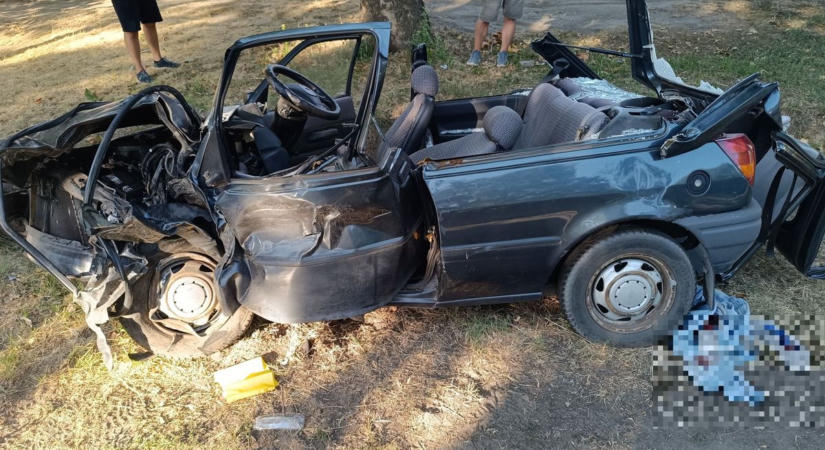 Frontális karambol Halason: súlyosan megsérült egy sofőr, az egyik autó lopott lehetett  fotók