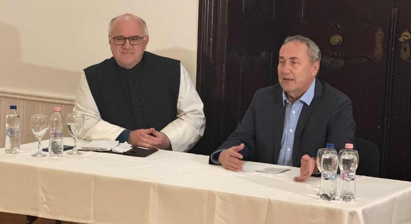 Karácsonyi üzenet a Pápai Polgári Esten