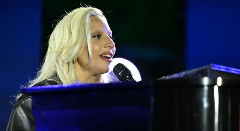Megszületett Lady Gaga első gyermeke, már le is fotózták őket