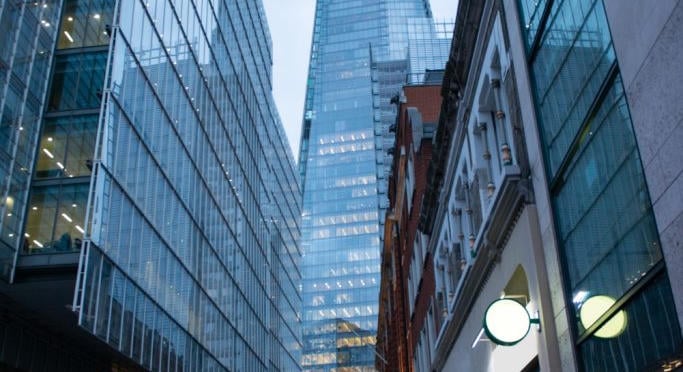 Az IMF szerint ideje lenne fékezniük az adósságot a briteknek és az amerikaiaknak