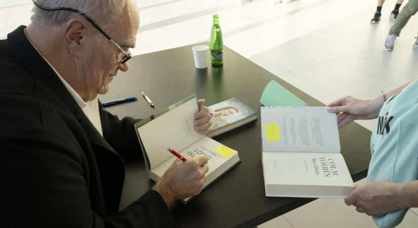 A 31. Budapesti Nemzetközi Könyvfesztiválon mutatta be A varázsló című regényét Colm Tóibín
