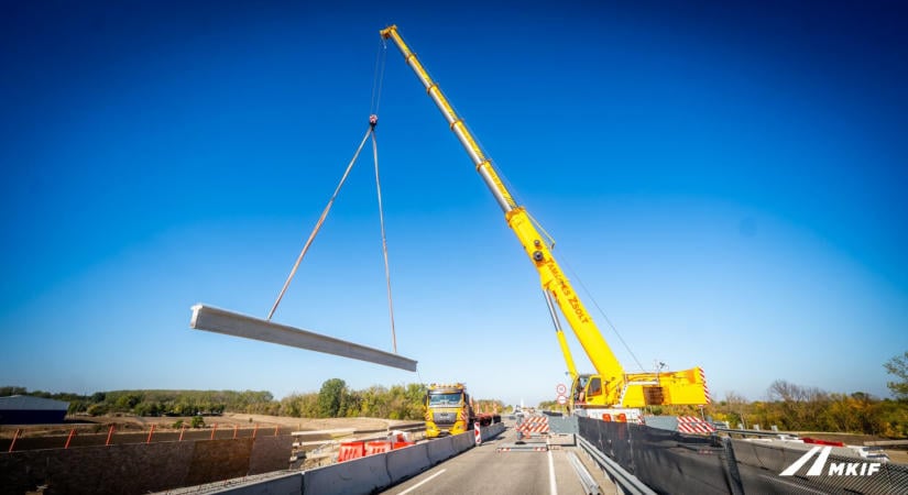 Új forgalmi rend mellett kezdődhet el az M1-es Győr felé vezető oldalának újjáépítése