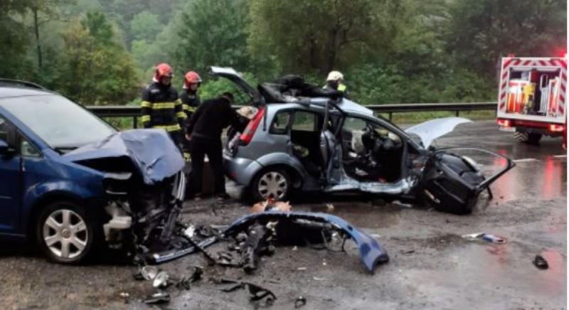 Közúti tragédiával indult a hétvége: fiatalok karamboloztak, egy 21 éves lány meghalt