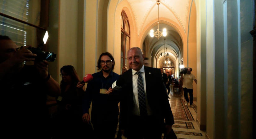 Panyi: Eddig még nem láttam pártgúnyás titkosszolgálati vezetőt