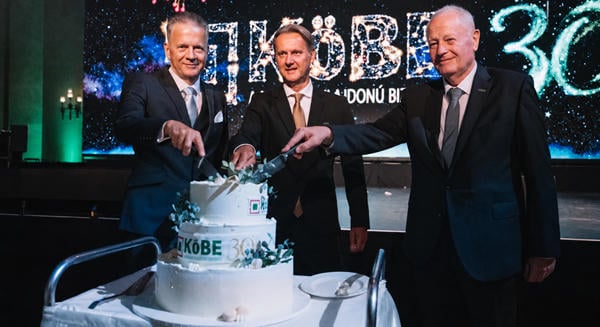 Egy merész ötlettől a Vigadóig – 30 éves a KÖBE