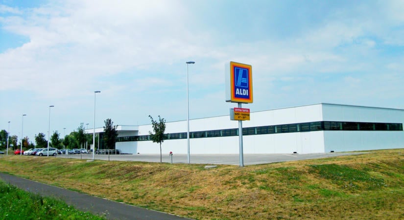 Kevesebb polc, több raklap, 500 termékkel kisebb áruválaszték – az Aldi spórolni kezdett