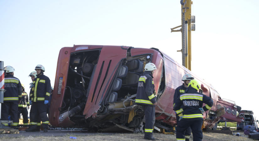 Eljárás indul a lengyel buszt vezető sofőr ellen