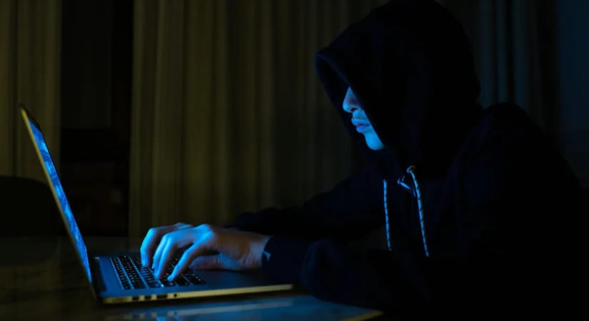 Iszlám hitre tért egy magyar gimnazista, lefejezős videókat küldözgettek, robbantásokról fantáziáltak chatüzenetekben