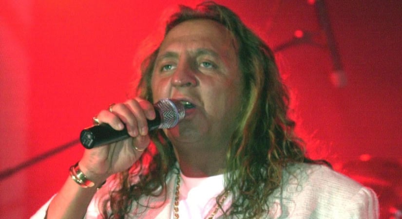 A rajongás, ami nem múlik: két évtizede egy vidéki asszony gondozza titokban Zámbó Jimmy sírját