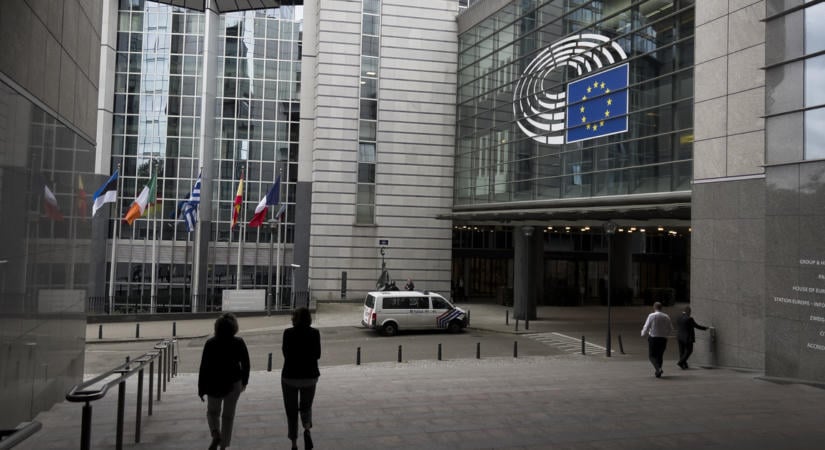 Az Európai Parlament épülete mellett történt lövöldözés, egy ember meghalt