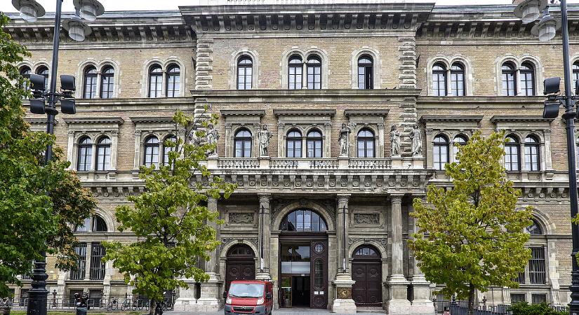Hízik a Corvinus-vizsgabotrány: a vizsgálatot kezdeményező tanárt rúgták ki