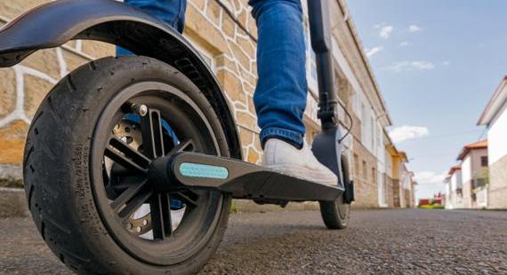 Kitiltják a 25 km/óránál gyorsabb elektromos rollereket: szigorú döntés született Szlovákiában