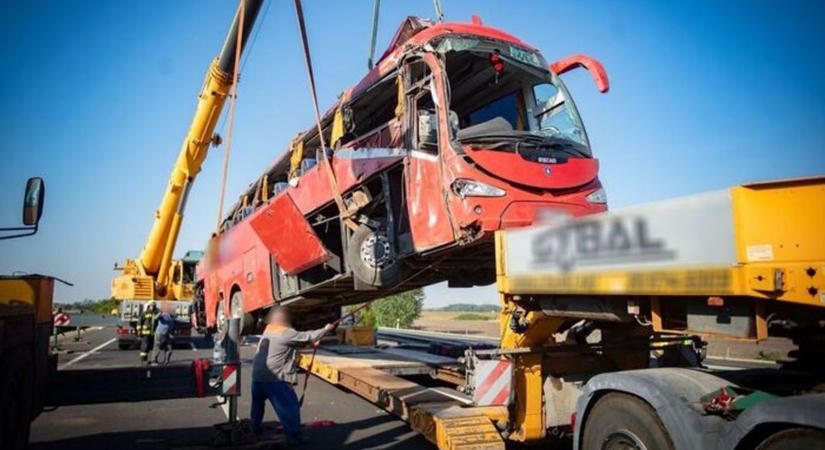 Lengyel buszbaleset: az övhasználat életeket menthetett volna