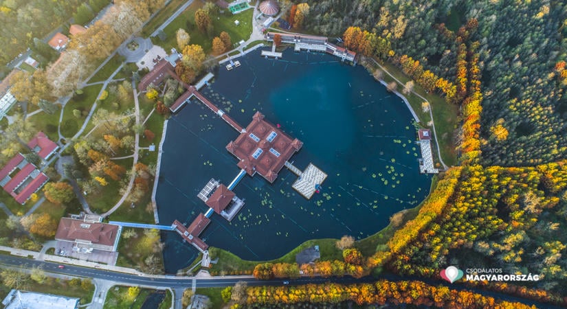 Aláírásgyűjtés indult Hévízen a gyógytóért, a turisták is csatlakozhatnak