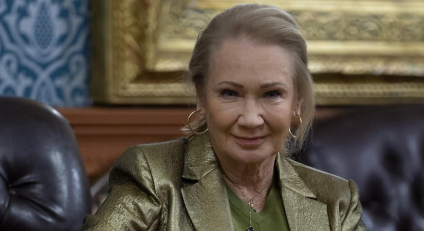 Udvaros Dorottya a Nobel-díjas magyar kutató, Karikó Katalin bőrébe bújik – fotó