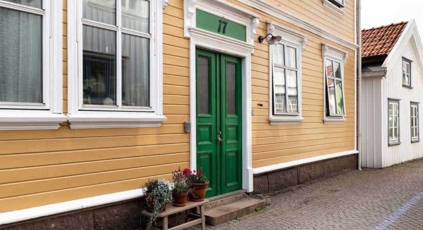 Ezért nyílik kifelé a bejárati ajtó a svéd és a finn házakban