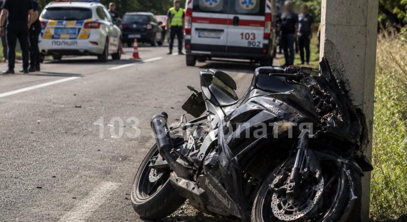 Halálos motorbaleset a Beregszászi járásban: betonoszlopnak csapódott egy 21 éves fiatal