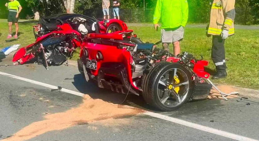 Két részre szakadt a Ferrari, de a sofőr pár karcolással megúszta