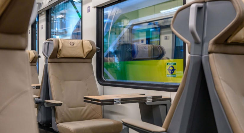 Ilyen lesz az új GYSEV InterCity: elkészült az első FLIRT motorvonat