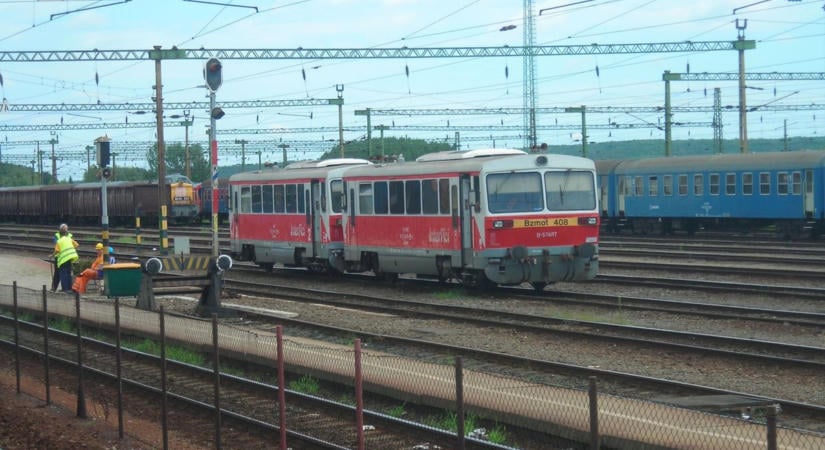 Egyetlen telefonhívás, és több száz ember került bajba – most kiderült, részegen tárcsázott