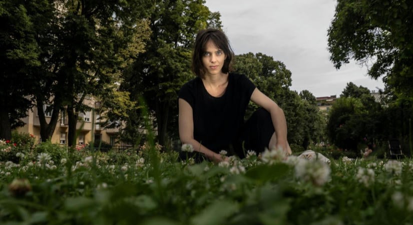 Ingyen elérhetővé vált Kemény Lili Margó-díjas regénye hangoskönyvben, a szerző felolvasásában