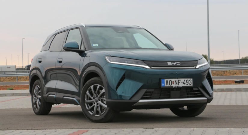 Tényleg ajándék ennyi pénzért ez a BYD? Teszten az Atto 2 DM-i!