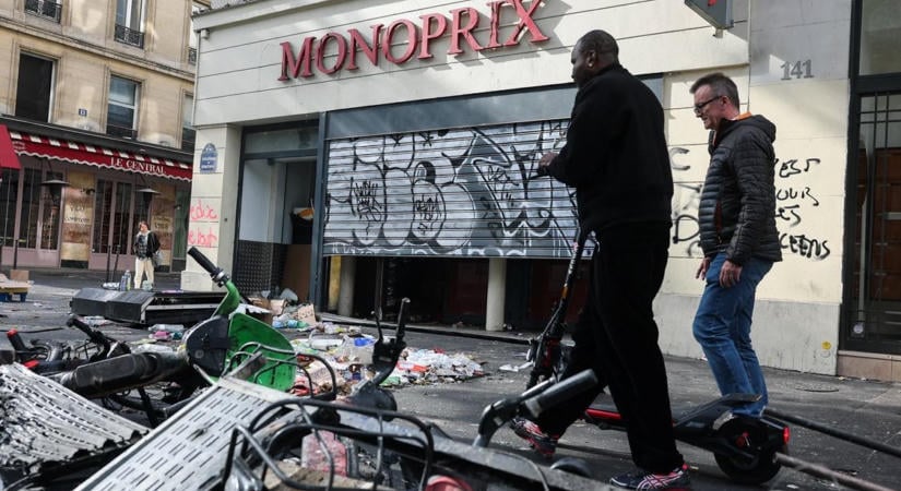 Több mint 1800 embert vettek őrizetbe Franciaországban: 1500 üzletet fosztottak ki a maszkos fiatalok