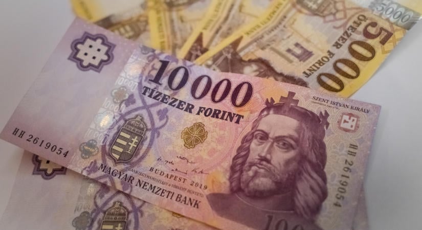 2027-től emelkedik a családi pótlék összege: ennyi pluszpénzt jelent ez a családoknak