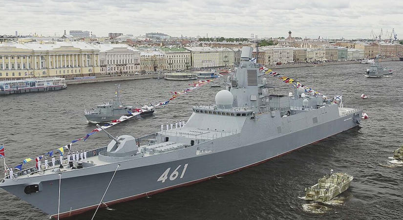 Német lap: Putyin újabb modern hadihajót vezényelt a Balti-tengerre