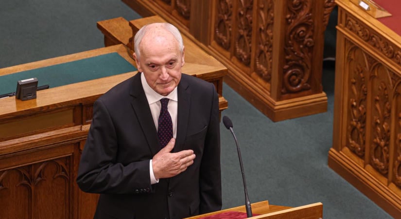 Nem cserélte le Sulyok emberét Baka András: hivatalvezető lett a korábbi főigazgató