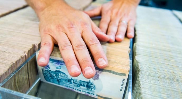 Egy felmérés szerint a lakosság 37 százaléka tud rendszeresen megtakarítani
