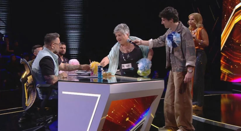 Csurran-cseppent a pogácsa: az X-Faktor versenyzői ajándékokkal árasztották el a mentorokat