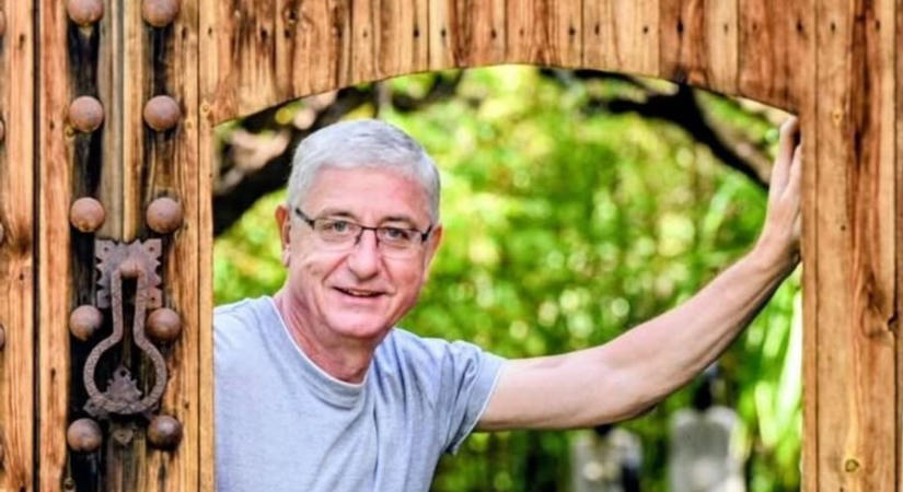 Gyurcsány Ferenc csípőből, egy sárgászöld tállal a kezében megoldotta a „demokrácia problémáját”