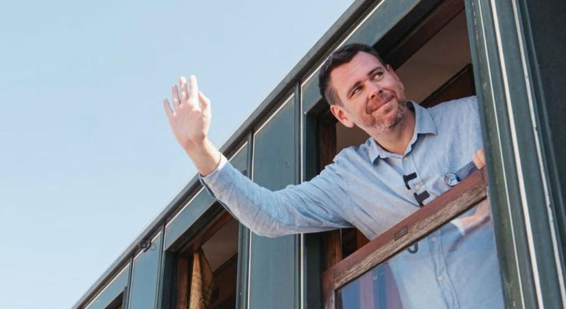 Nagy bejelentést tett korán reggel Vitézy Dávid: osztrák multi építhet vasutat Magyarországon – 160-nal száguldhatnak majd a vonatok