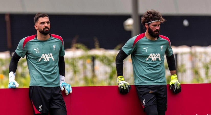 Döntés előtt a Liverpool: Alisson maradása a riválisának a távozását hozhatja