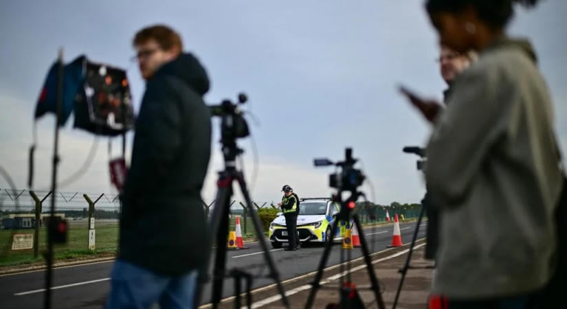 Éjjel maszkos férfiak lepték el a mezőt egy brit katonai bázis közelében