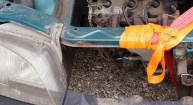 Köpni-nyelni nem tudtak a tolnai rendőrök, amikor felnyitották egy régi Suzuki motorháztetőjét