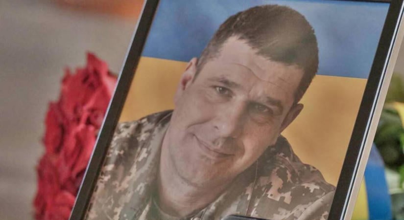 Két év és kilenc hónap várakozás után temették el a 43 éves munkácsi katonát