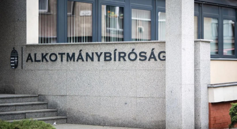 Csütörtökön dönthet az Alkotmánybíróság az Alaptörvény-módosításáról, amivel eltávolították Sulyok Tamást