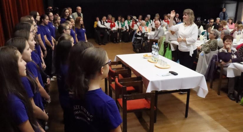 A legtökéletesebb segítség az emberi odafigyelés – ezt üzenték Zalaegerszegről a fehér bot világnapján (videó)