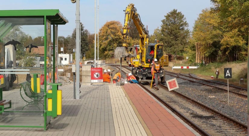 Bontják, hogy épülhessen - Kőszegen a leendő intermodális csomópontnál jártunk - fotók