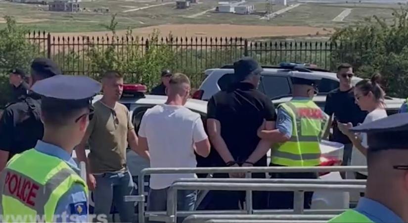 Harminchat szerbet vettek őrizetbe Koszovón, köztük egy kiskorút is