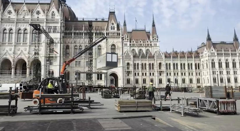 Olyan tüntetést szervez a parlamenthez a KözTér, amilyen eddig még nem volt – kiderült, mire készülnek