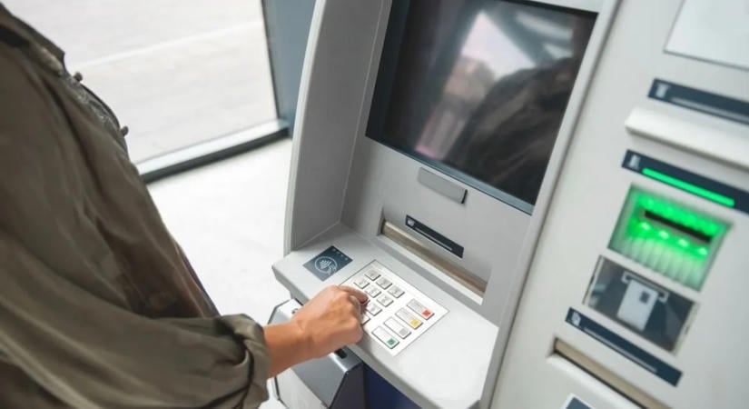 Most tényleg érdemes ránézni a bankszámládra: komoly drágulás jöhet
