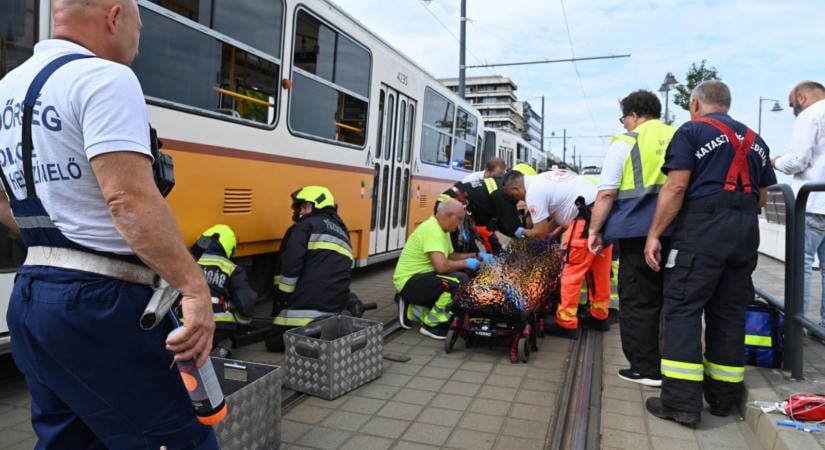 Meghalt az a 6 éves kisfiú, akit villamos gázolt el Budapesten