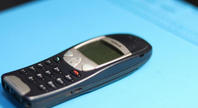 5 mobiltelefon a 2000-es évek elejéről, amikért megőrültek az emberek